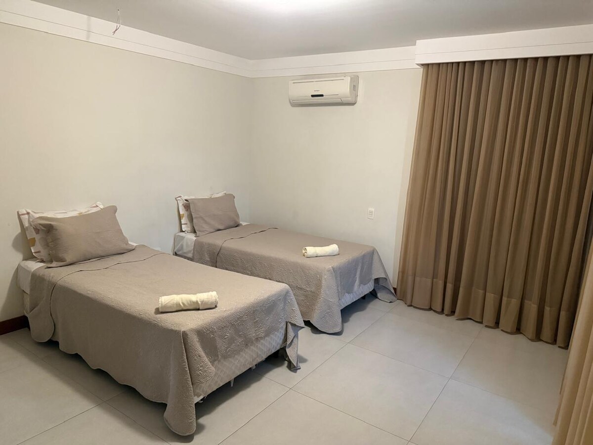 单人房位于楼上。