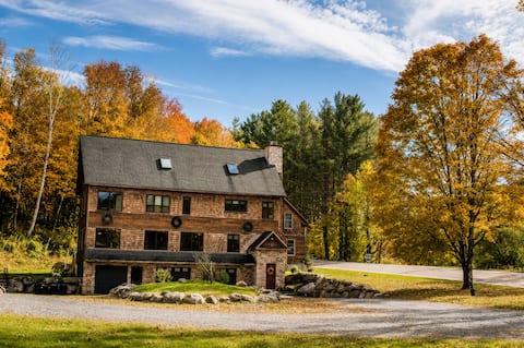 VT Lodge · Sports Lounge · Pet Friendly · Hot Tub