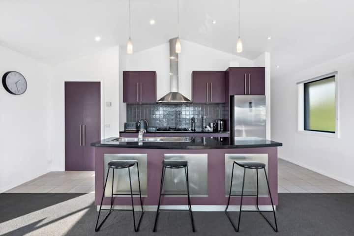 Dundundra Holiday House; Games Room, Sleeps 9 - Drysdale