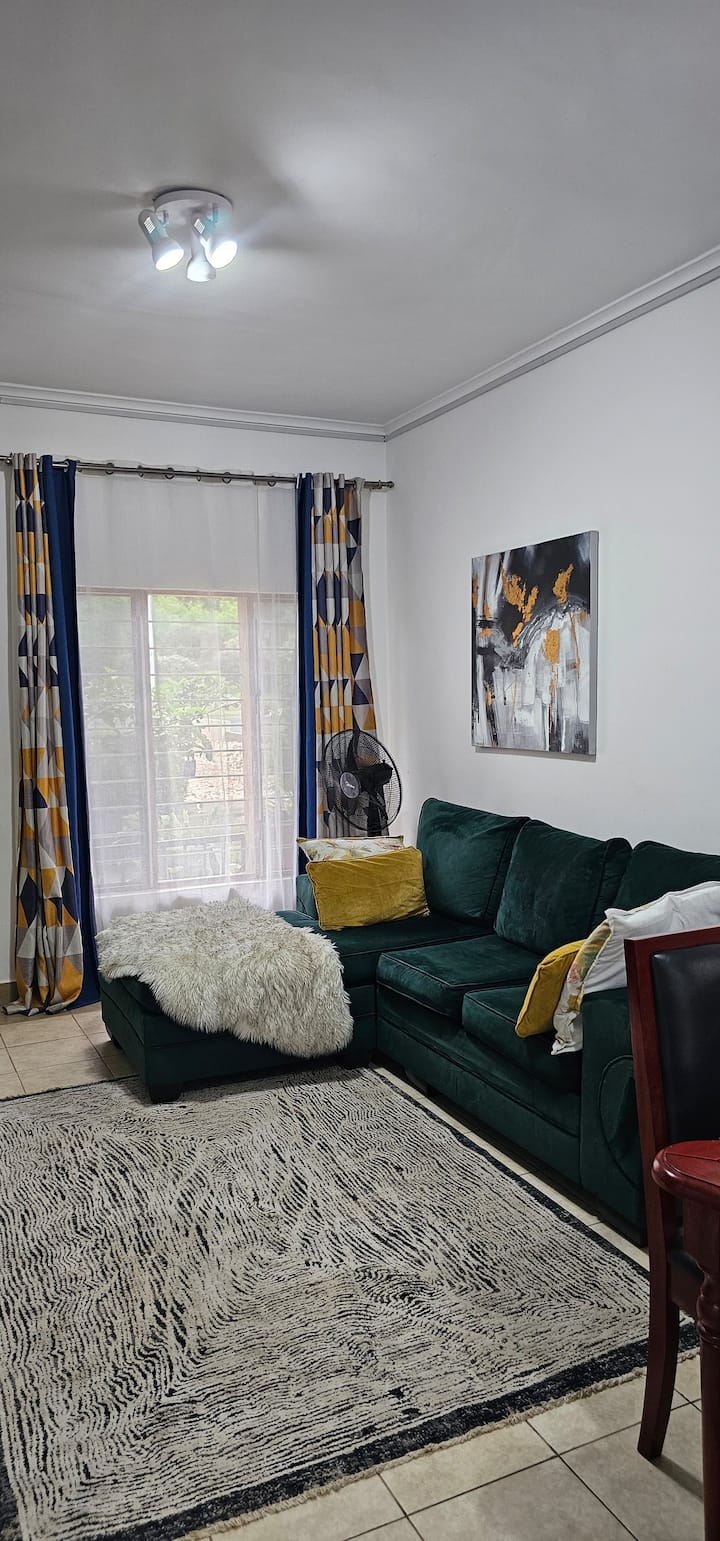 The Sanctuary- Modern 2bed - Solar Wi-fi  Garden - Lusaka