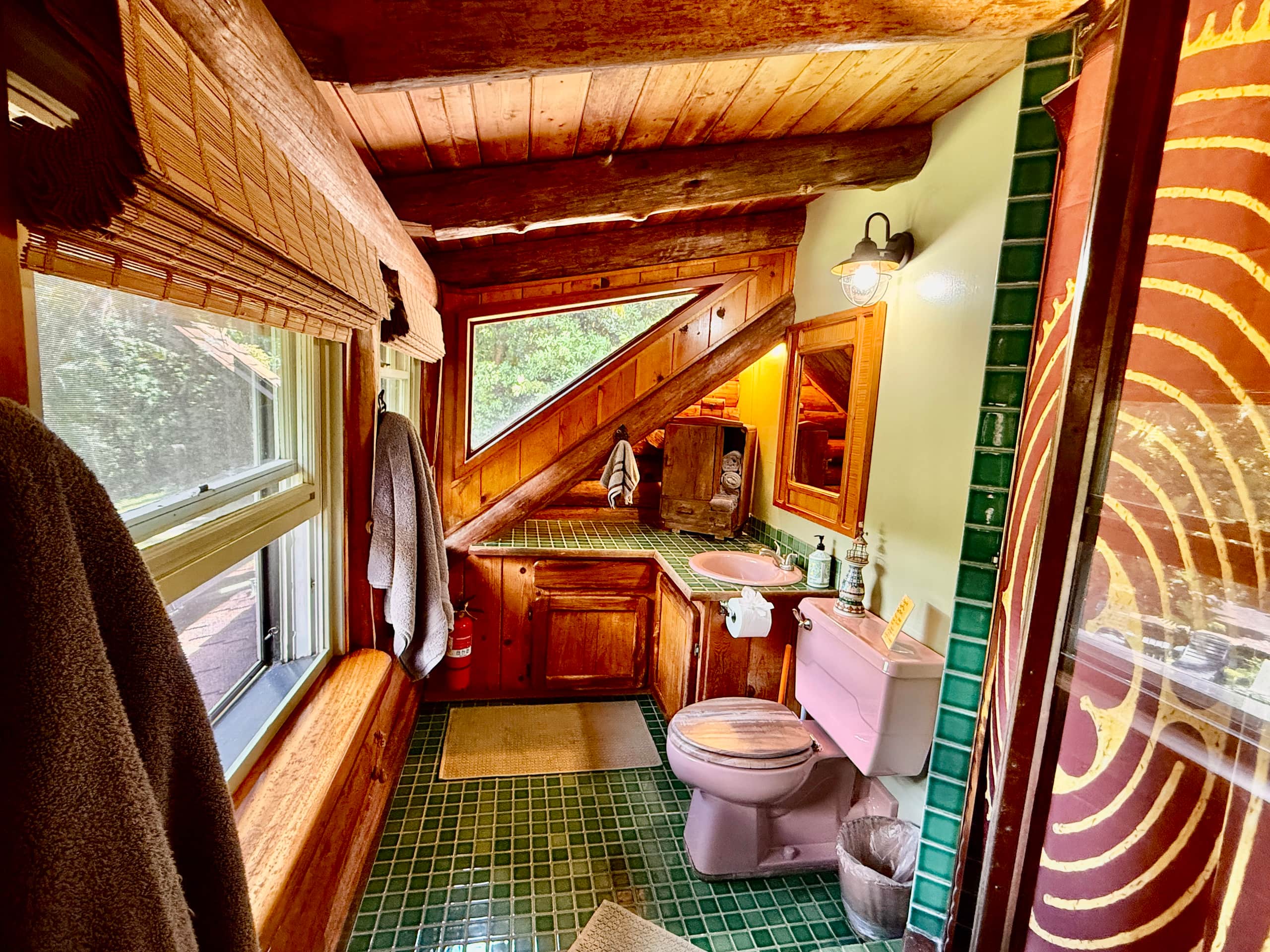 Charming Log House! Sacred Garden Farm Stay - Image 48