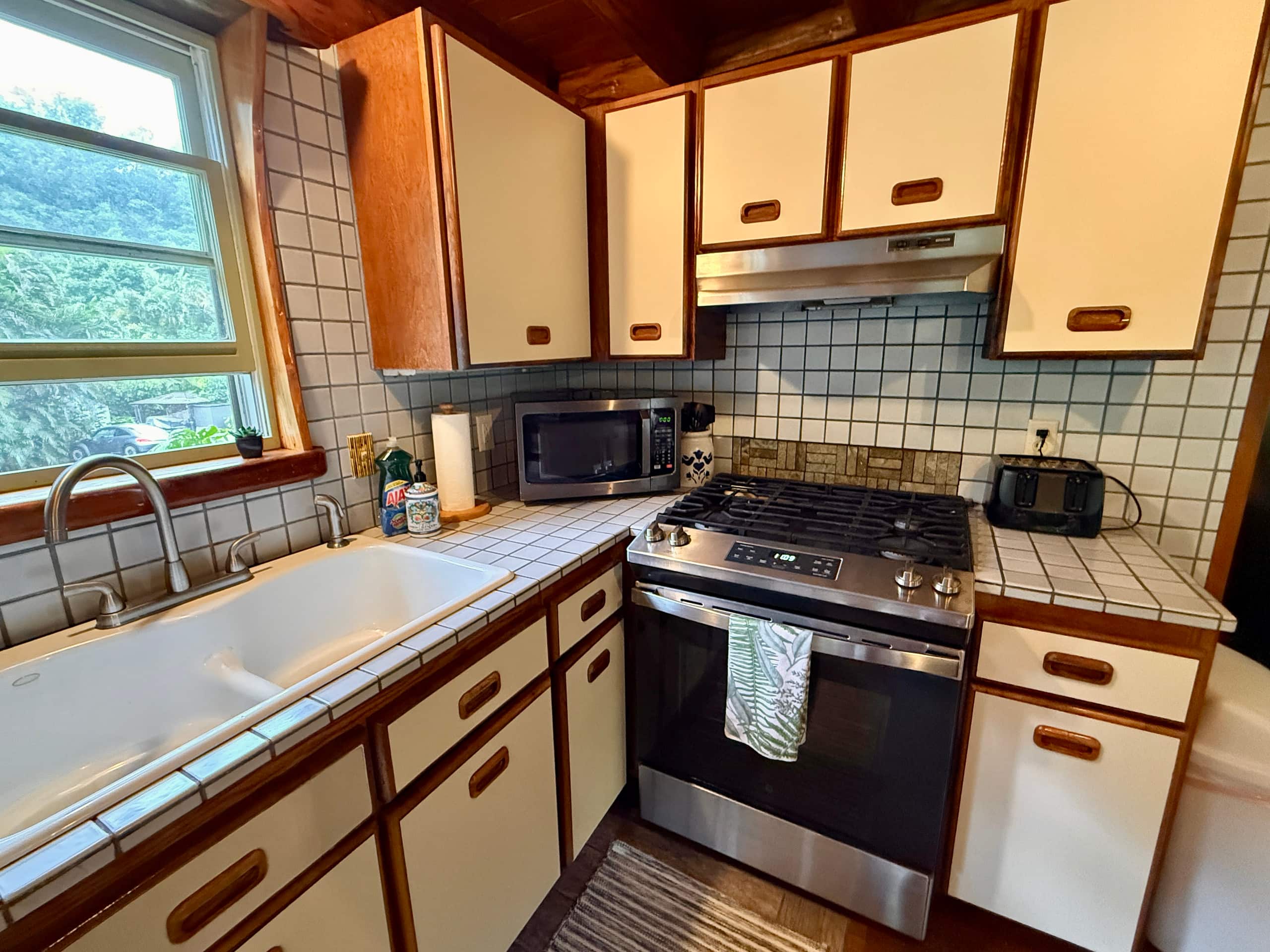 Charming Log House! Sacred Garden Farm Stay - Image 13