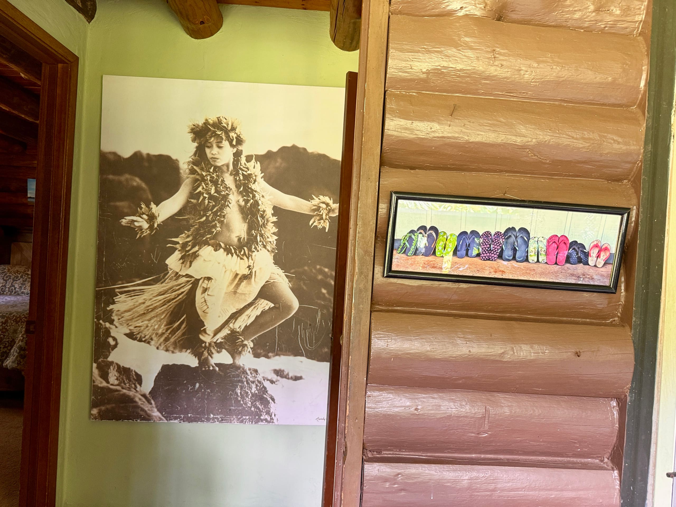 Charming Log House! Sacred Garden Farm Stay - Image 12