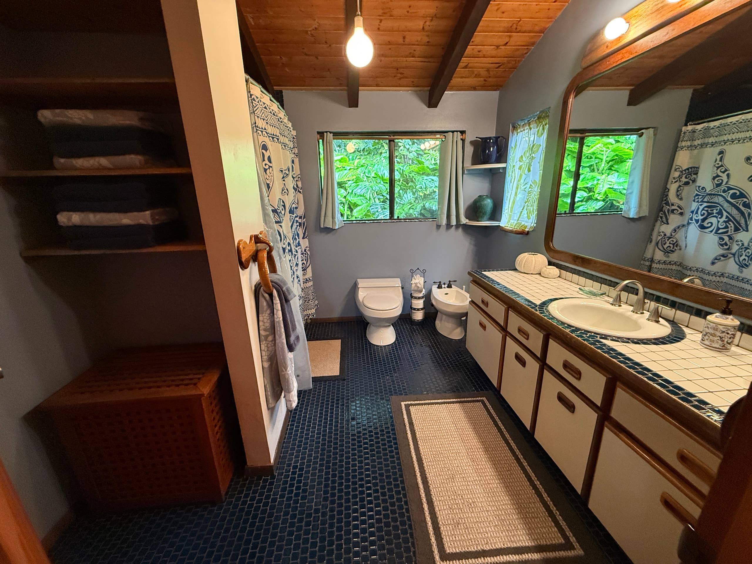 Charming Log House! Sacred Garden Farm Stay - Image 43