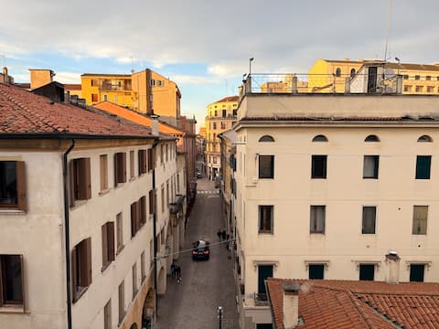 Annuncio Airbnb popolare: Durante Apartment | Piazza dei Signori • Padua a Padova