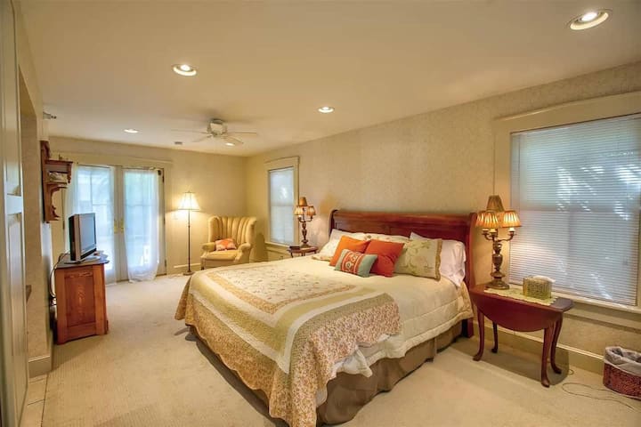 Suite 1 w/king bed and bathroom.