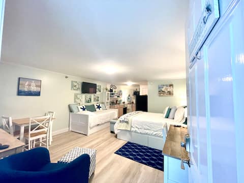 Pretty Boutique Studio, Pools, Walk to Everything!