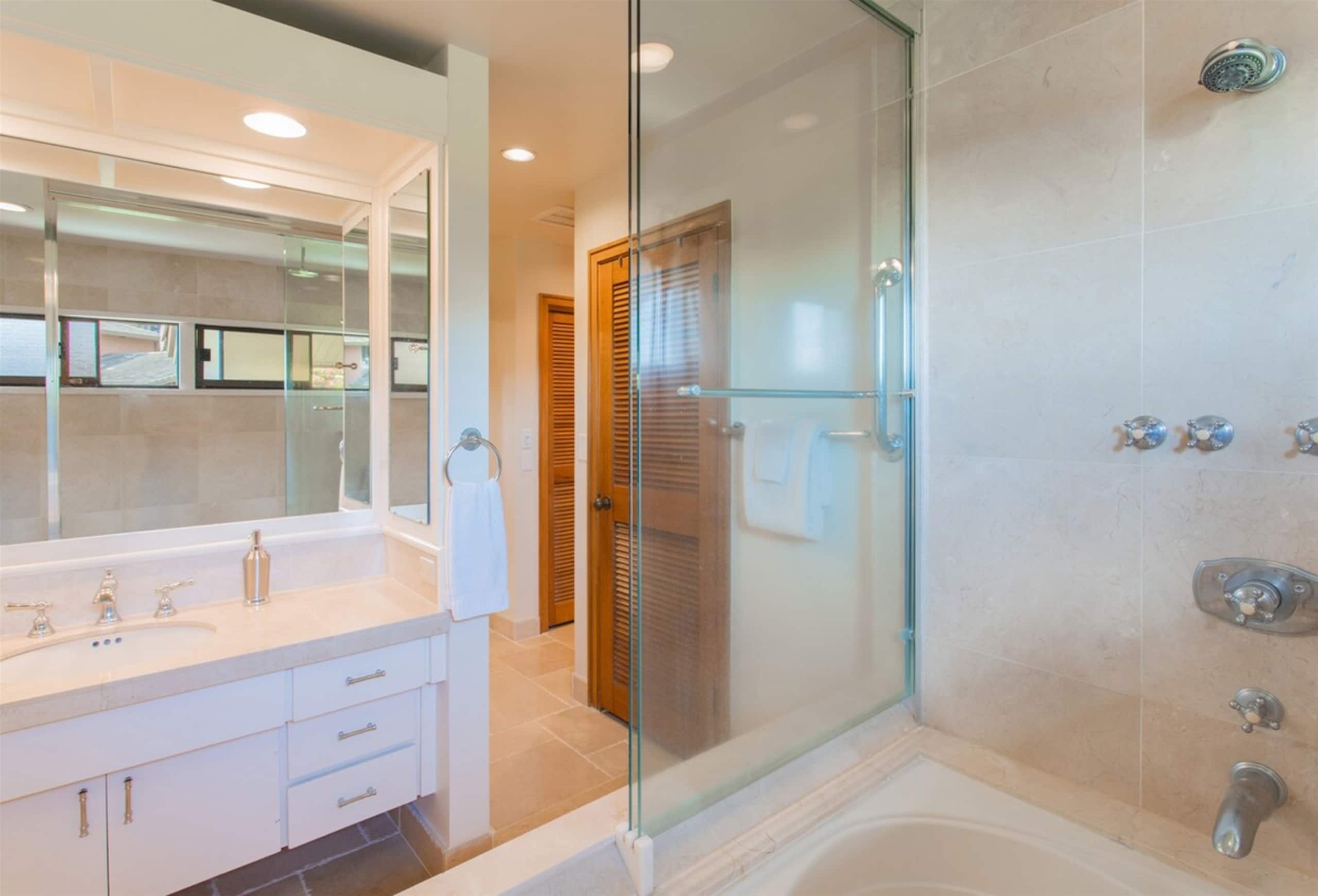 Villa in Lahaina · ★4.94 · 1 bedroom · 2 beds · 2 baths - Image 48
