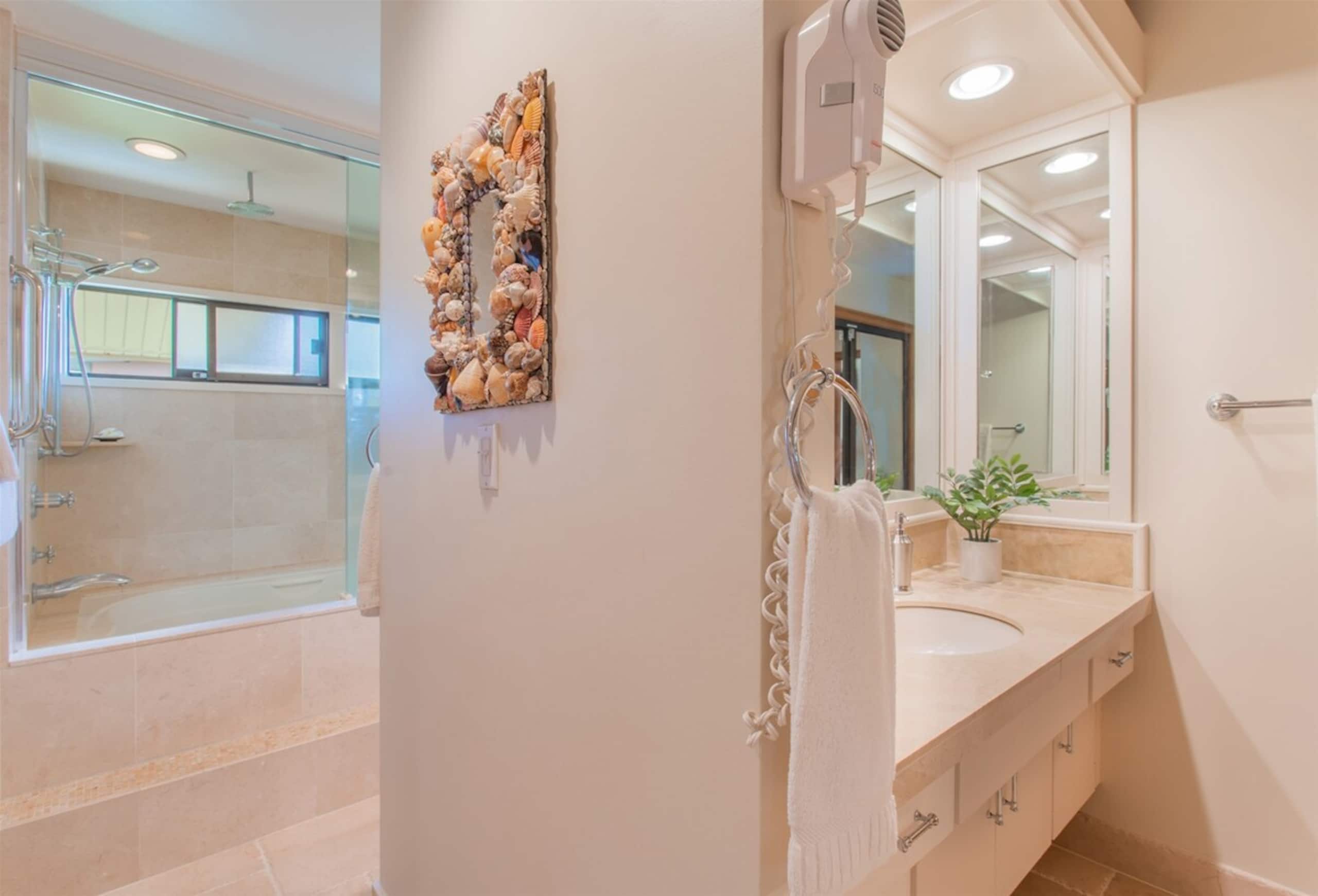Villa in Lahaina · ★4.94 · 1 bedroom · 2 beds · 2 baths - Image 49