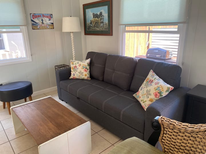 Twin Beach Bungalow#2
King Bed! Designated Parking - San Diego, CA