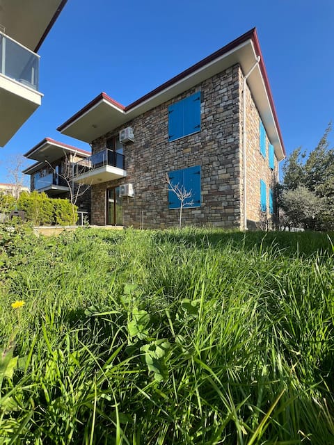 Apartment in a Stone House in Sakin Greek Neighborhood in the Center