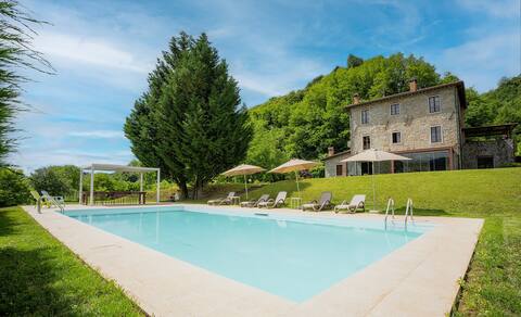 Luxury villa for large groups in stunning location