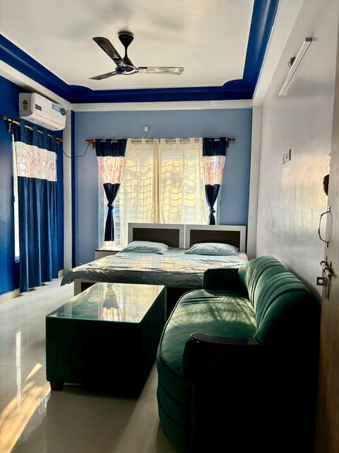 Lovely 4bhk condo with free parking on premises