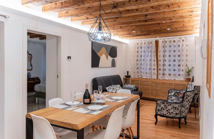 Ca Sartori  Venice Canal View Apartment - Wenecja
