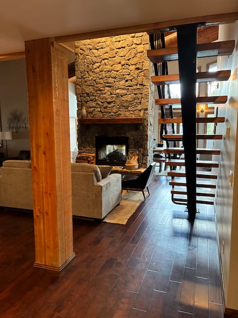 Lovely 3 bedrooms penthouse with hot tub.
