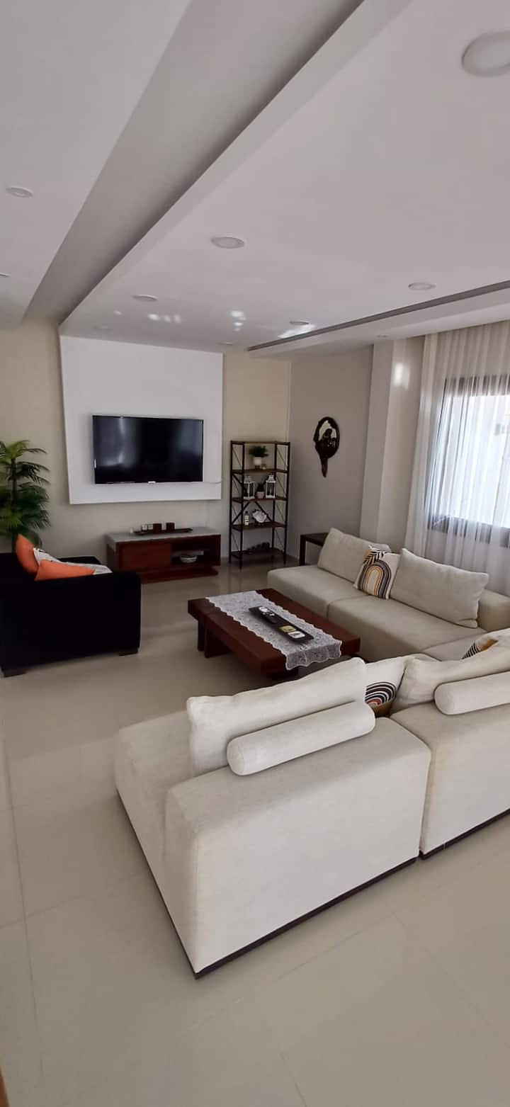 Denize Yakın Büyük Havuzlu Lüks Villa - Çeşme