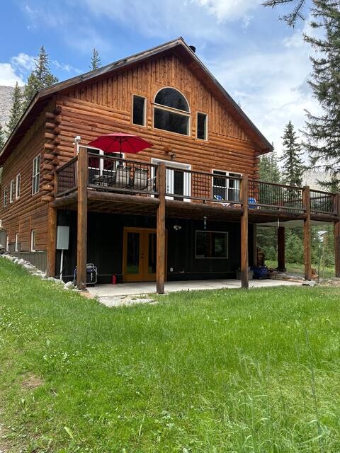 Log home on creek, great view and wildlife