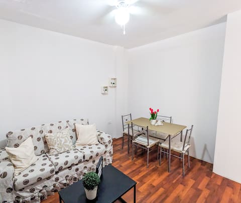 Small Cozy guest house+ Garage