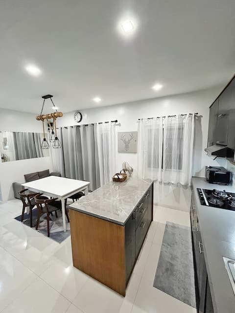 Charming 2BR Corner Home w/ relaxing Lanai Area