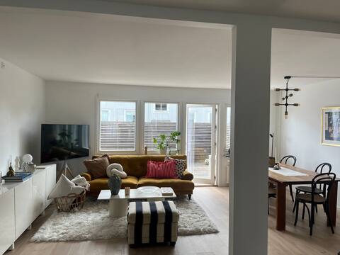 Top performing Airbnb: Nice, child-friendly townhouse. Close to Serneke & center. in Göteborg