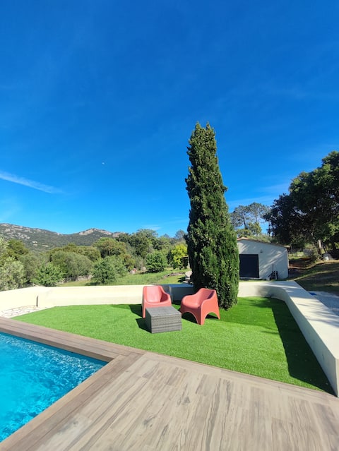 Quiet villa between sea and mountain