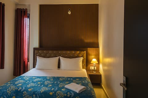 Mordern 3BHK-in Varanasi Near Ghats & Temple