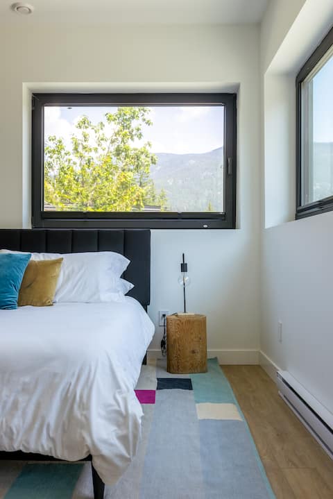 Top Airbnb: Cozy One-bedroom suite in Pemberton in Squamish Lillooet