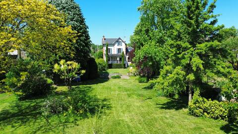 Beautiful villa with garden between the Seine and the forest
