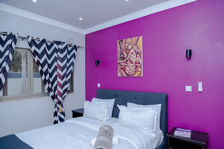 self contained with toilet and bathroom..huge space wardrobes available..
side tables and air-conditioned.