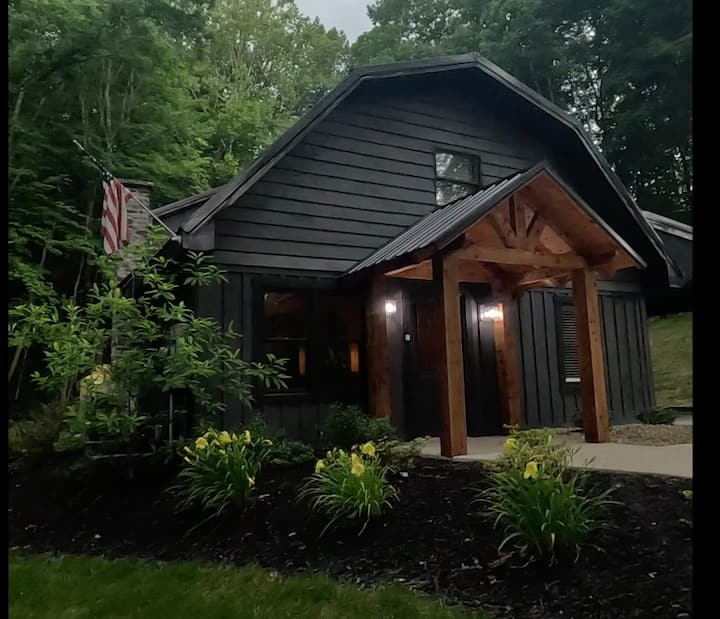 The Woods at Cairn Creek -stunning 3 bedroom cabin