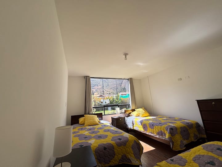 Четврта соба, лоцирана на првиот кат со 3 и пол квадратни кревети