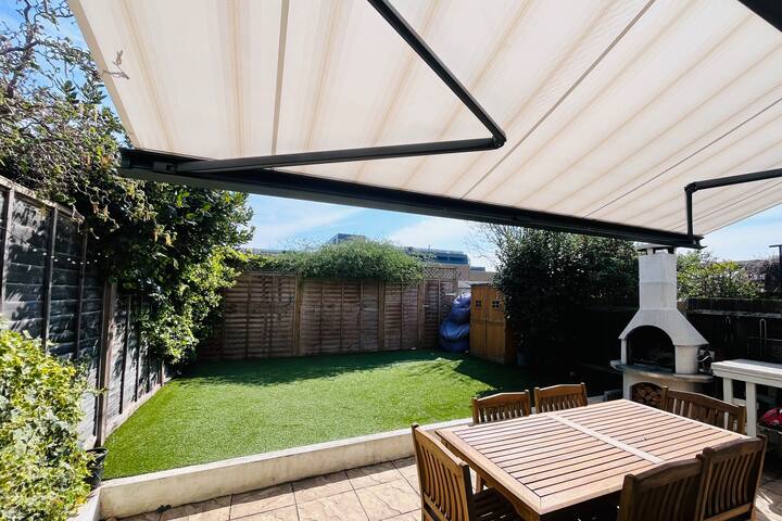 Stylish 2 bed 2 bath with garden in Wimbledon gallery image 2