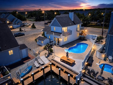 Beautiful Shore Home with Heated-Salt Pool & Bay!