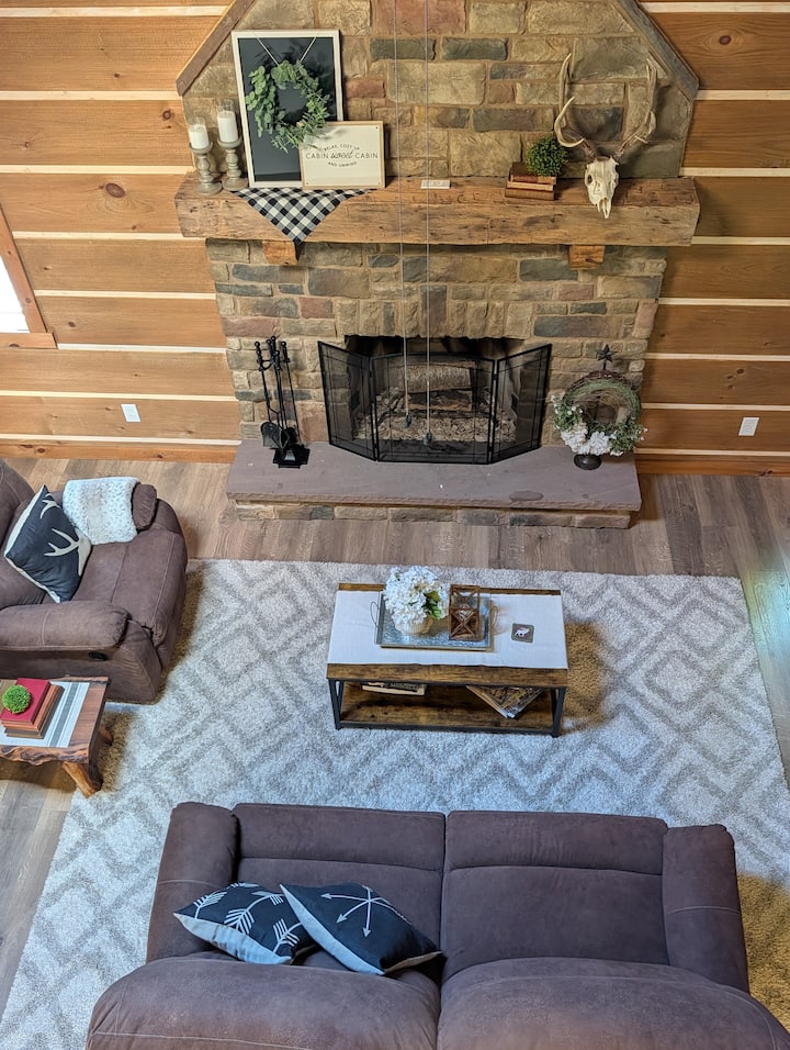 Romantic Getaway Cabin In Quiet Setting W/ Jacuzzi - Pensilvania