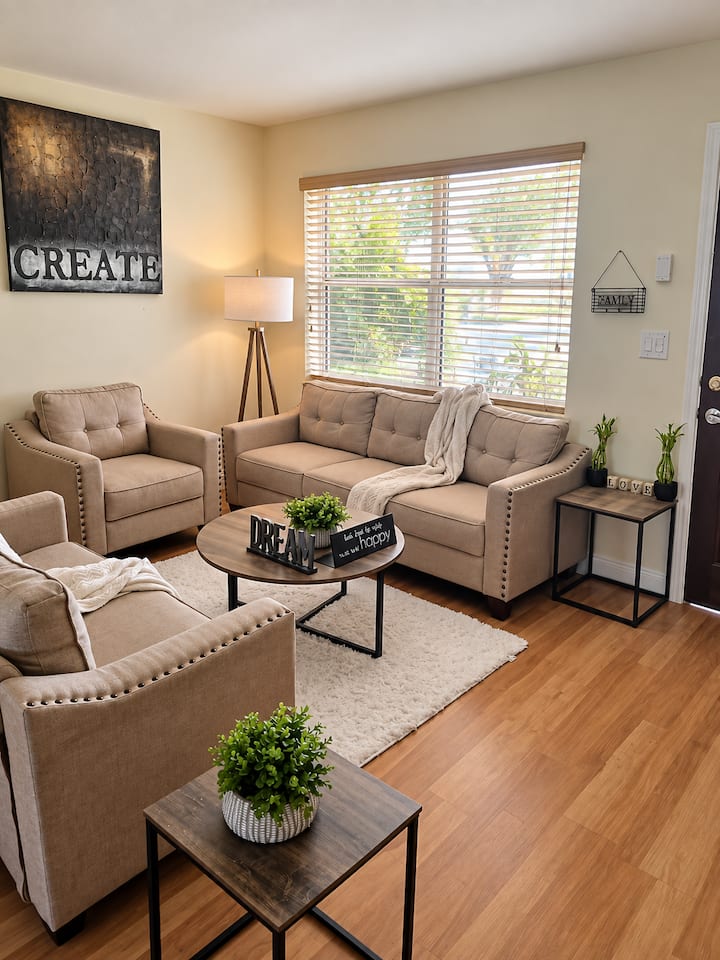 An Extraordinary And Spacious Home In Quite Area! - 코럴스프링스
