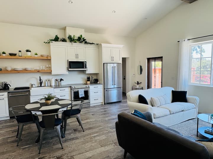 Fiori + Mare: Gated Monterey Guesthouse On 4 Acres - Monterey, CA
