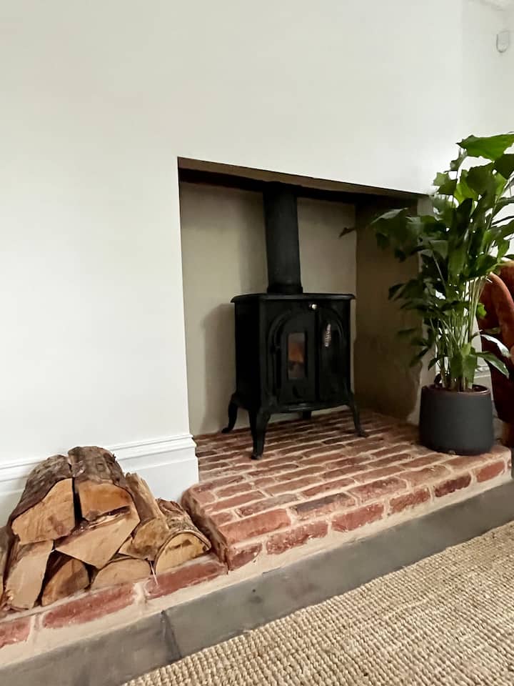 "Upstairs @ Number Six" A Stylish 1 Bed Home - West Yorkshire