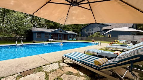 Heated Pool, Hot tub, Game Room, Sauna!
