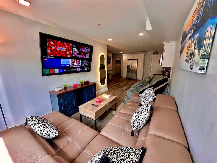 The Classic Suite: 2br With Free Parking - Hawthorne