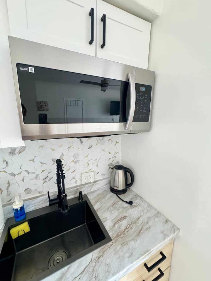 Waterview Private Studio, Walk To The Beach 🌊 🏖 ☀️🚎 - South Beach, FL