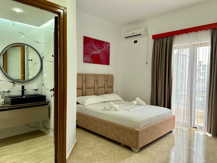 Modern Apartment For 4  Beach, Balcony & Parking - Ksamil