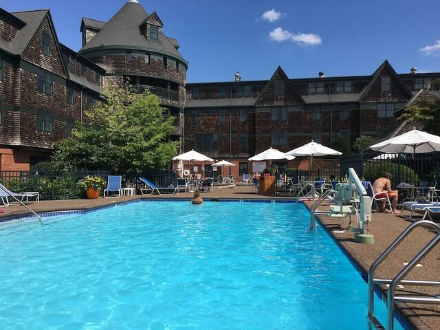 2BR Newport Oceanside Condo Resort w/2 Pools! gallery image 3