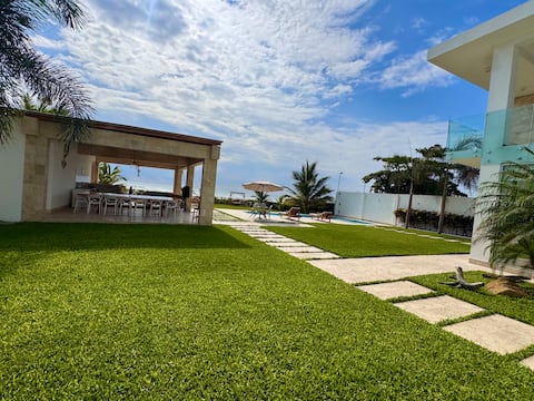 Salime Beach House in Canoe-Ecuador