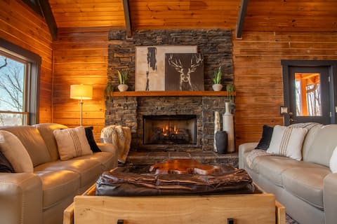 Warm Winter Getaway w/ Hot Tub & Sauna!