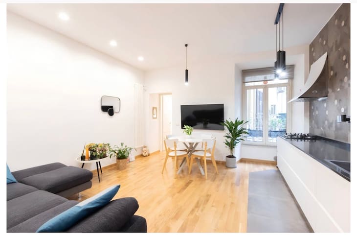 Stylish, Cozy&Spacious 4-Bedroom Apt (City Center)