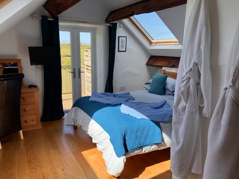 Ysgubor Hen (Old Granary) by Sandy Beach Anglesey