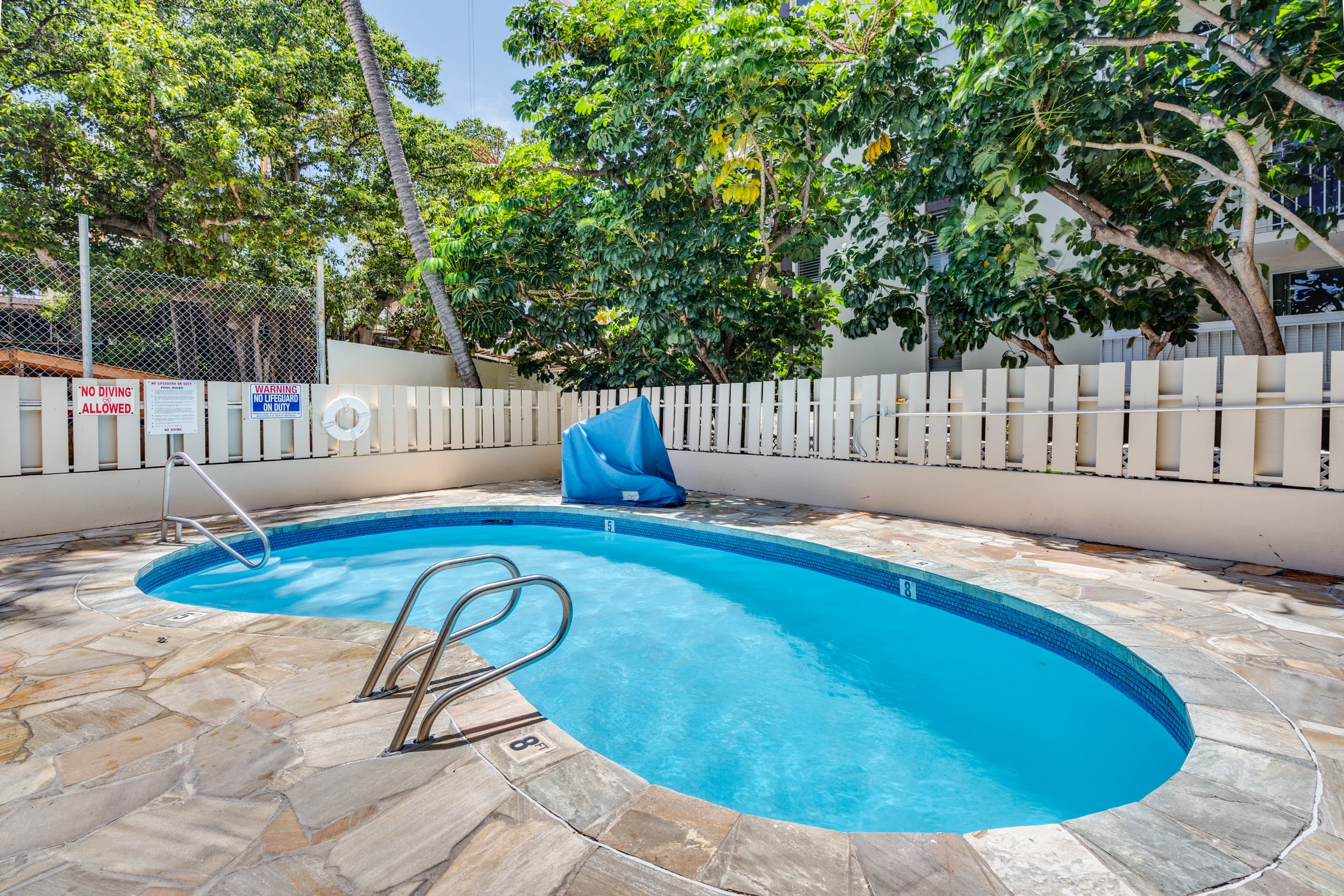 Condo in Honolulu · ★4.82 · Studio · 1 bed · 1 private bath - Image 27