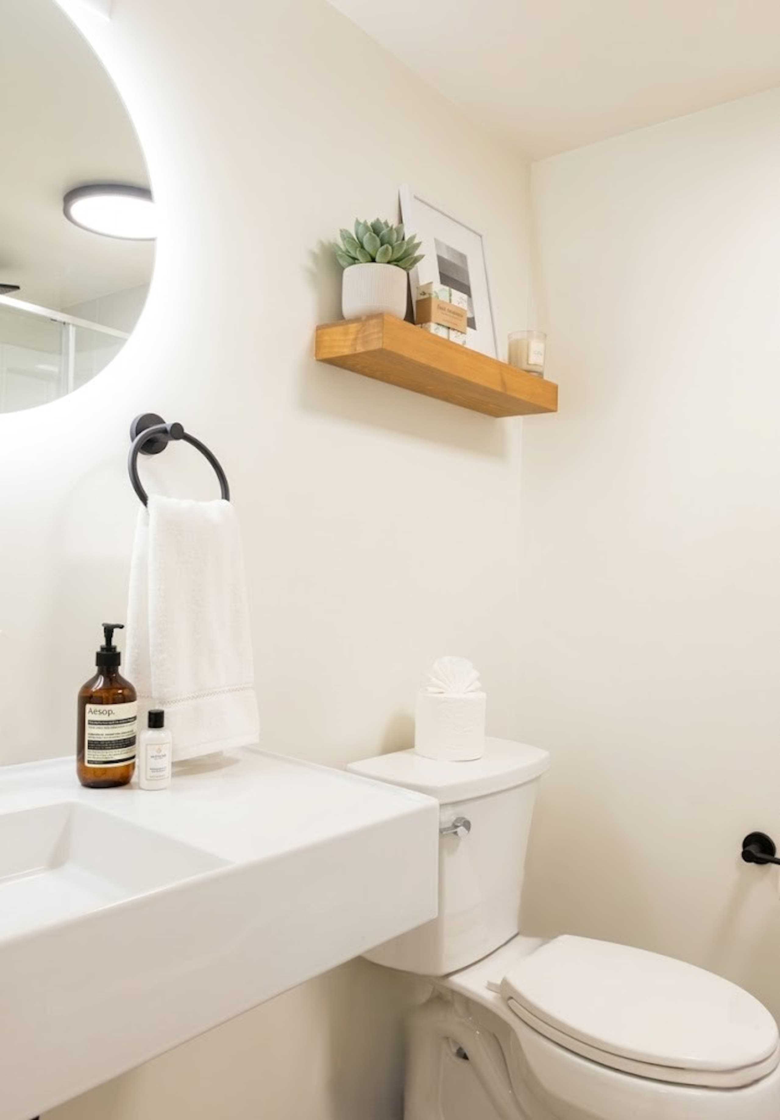 Condo in Honolulu · ★4.82 · Studio · 1 bed · 1 private bath - Image 15