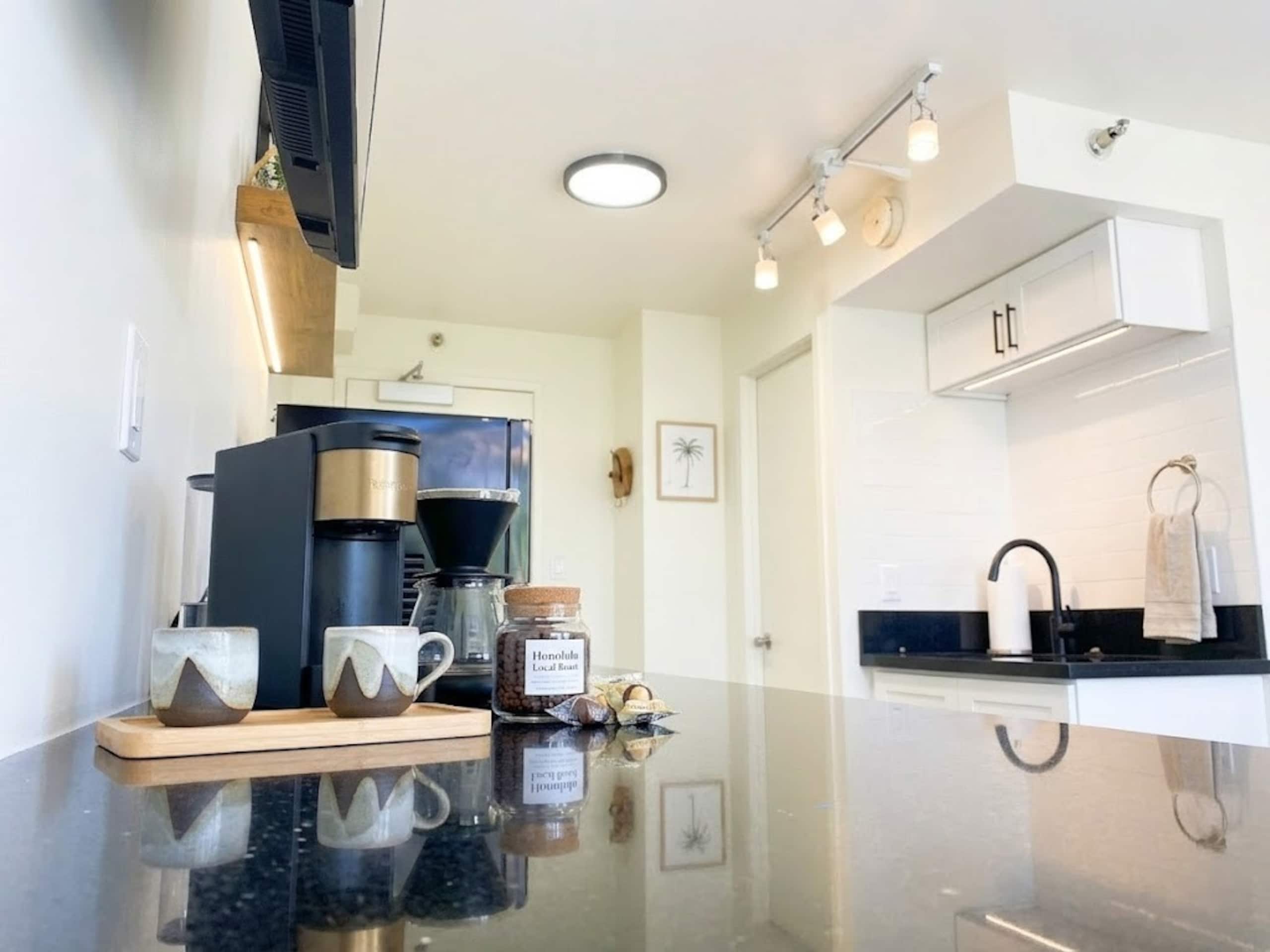 Condo in Honolulu · ★4.82 · Studio · 1 bed · 1 private bath - Image 10