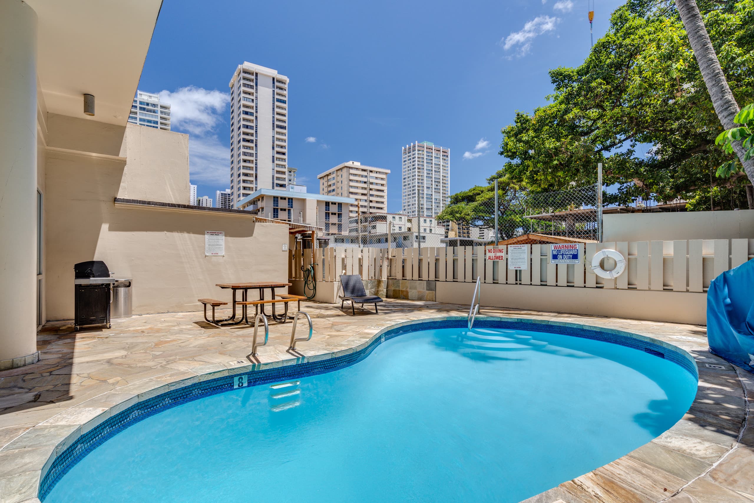 Condo in Honolulu · ★4.82 · Studio · 1 bed · 1 private bath - Image 26